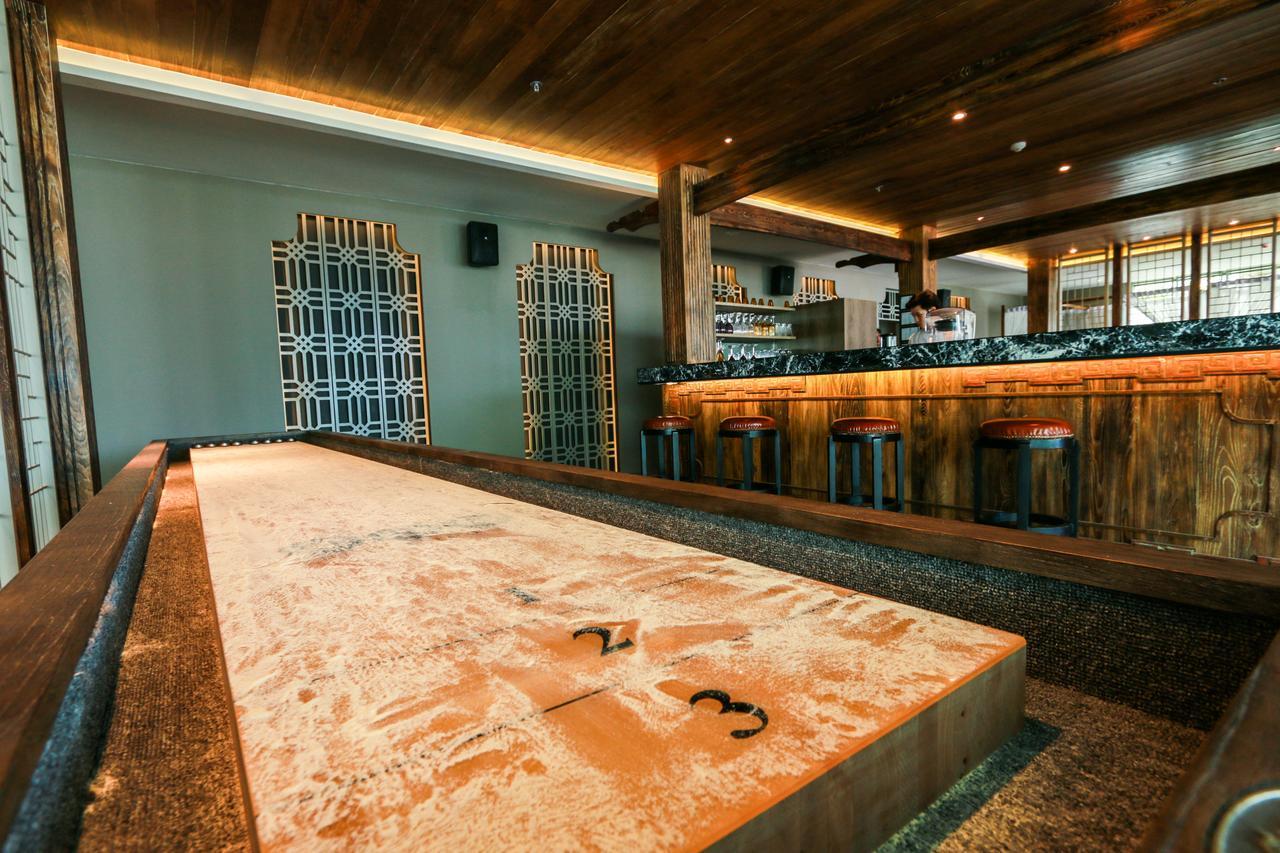 Fusion Suites Phuket Patong Kültér fotó A shuffleboard court