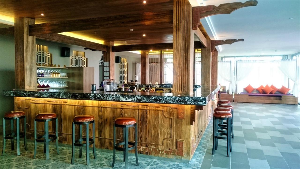 Fusion Suites Phuket Patong Kültér fotó The bar at the 101 bar