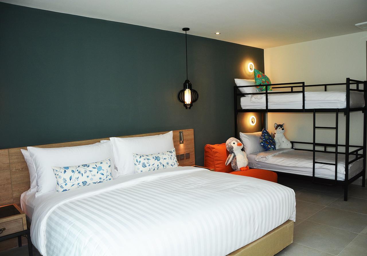 Fusion Suites Phuket Patong Kültér fotó Family room at the hotel