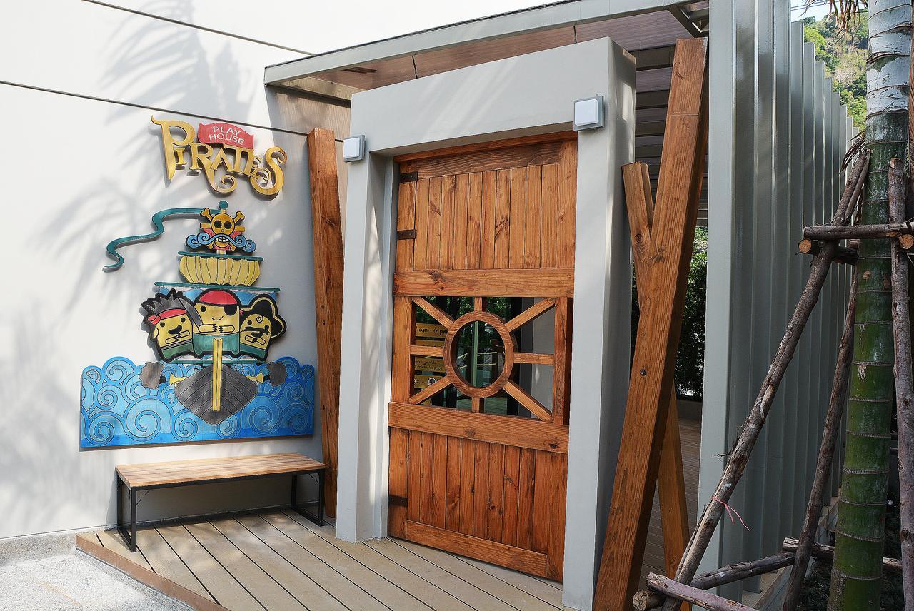 Fusion Suites Phuket Patong Kültér fotó Entrance to the pirate ship