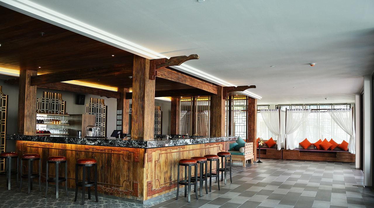 Fusion Suites Phuket Patong Kültér fotó The bar at the hotel