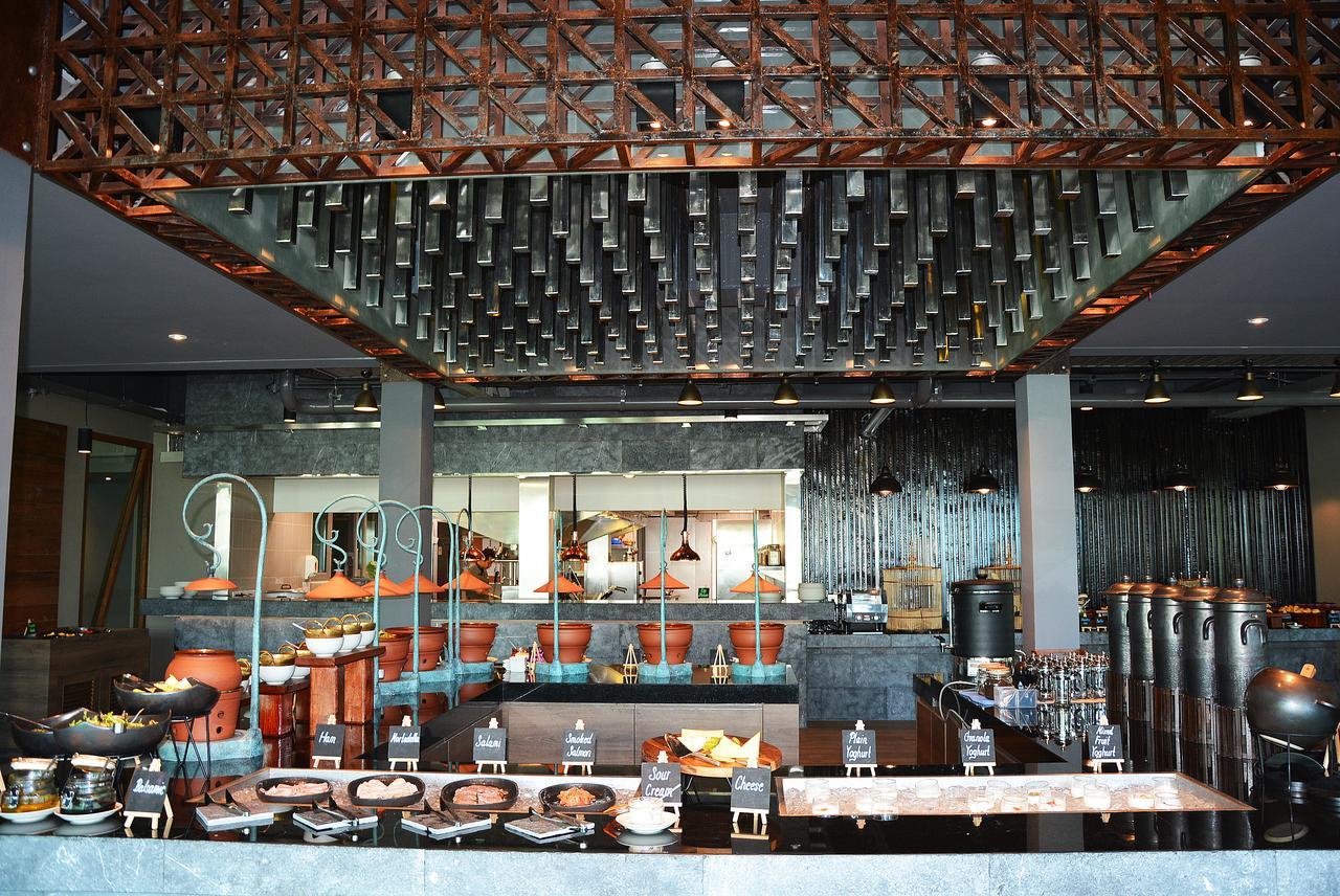 Fusion Suites Phuket Patong Kültér fotó The buffet at the restaurant