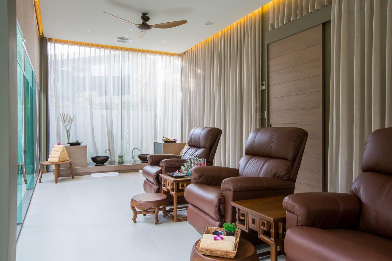 Fusion Suites Phuket Patong Kültér fotó A foot reflexology room at a spa