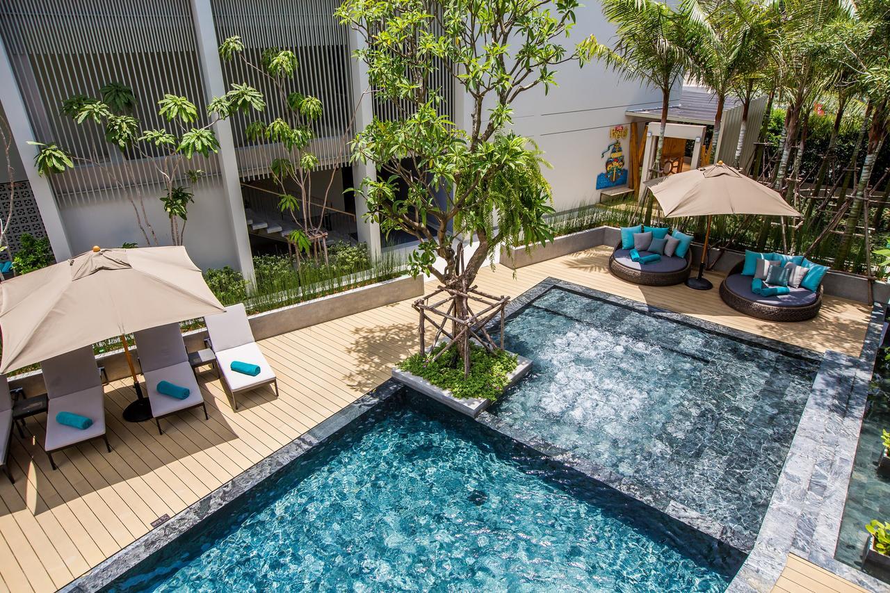 Fusion Suites Phuket Patong Kültér fotó The swimming pool at the hotel