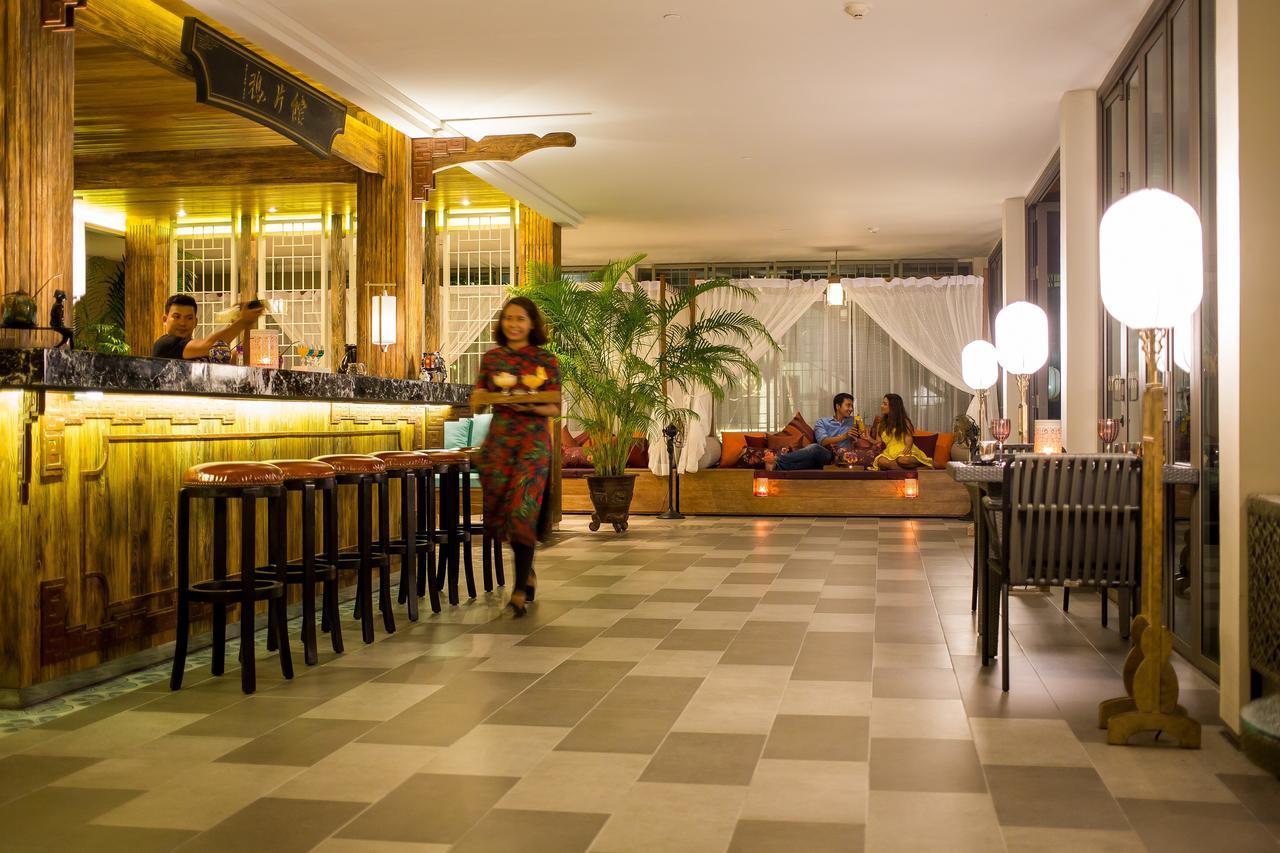 Fusion Suites Phuket Patong Kültér fotó The bar at the hotel