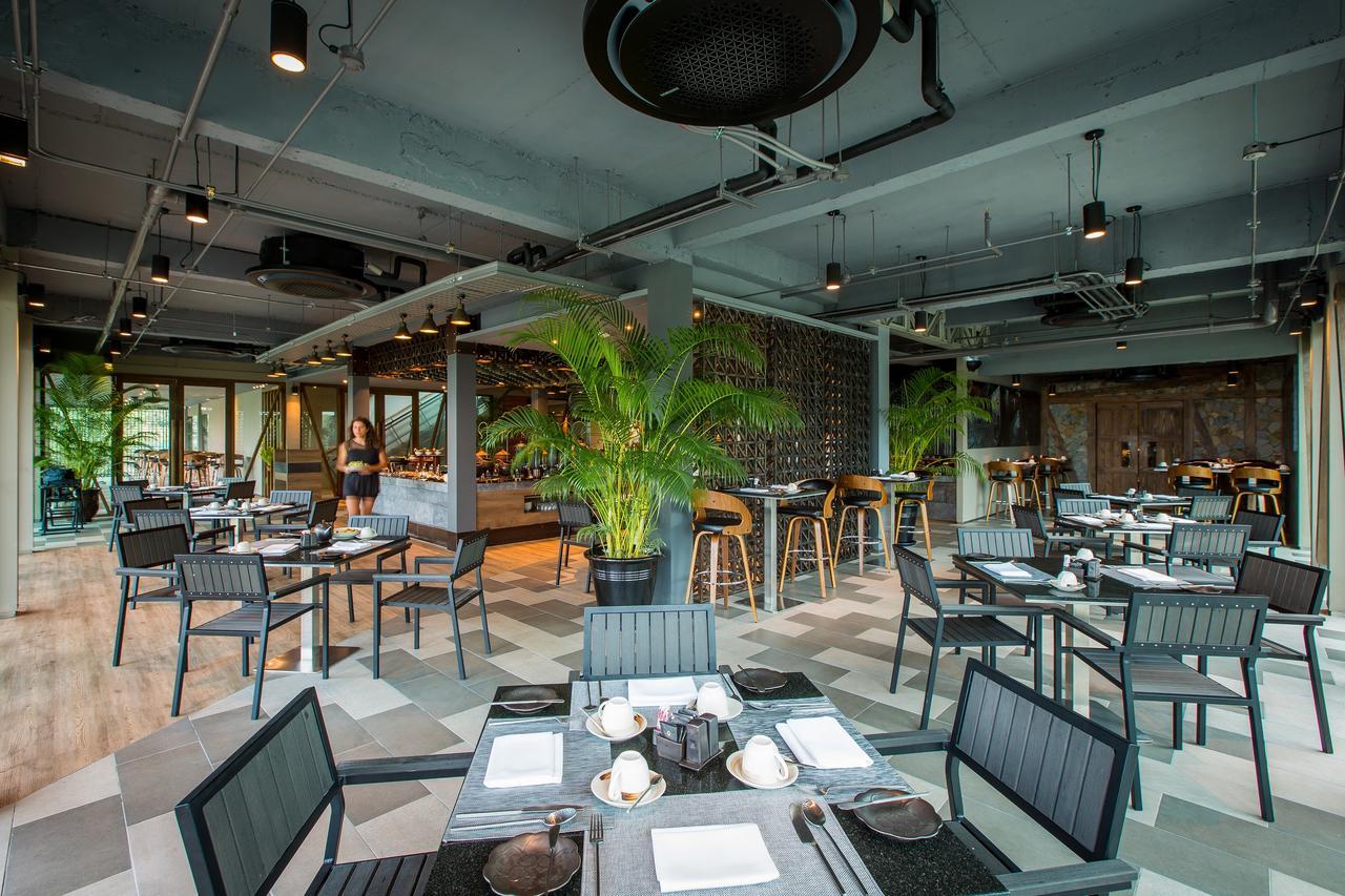 Fusion Suites Phuket Patong Kültér fotó The interior of the restaurant
